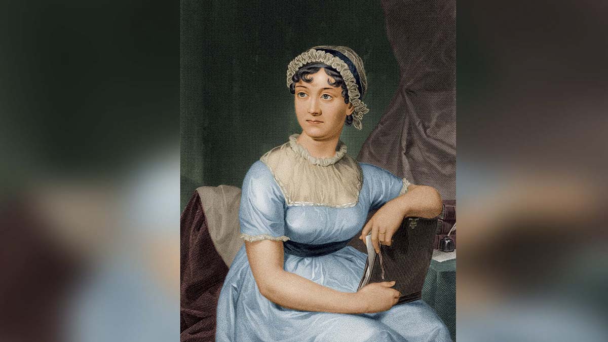 Retrato de mulher jovem, pele clara, cabelo escuro cacheado sob touca branca rendada. Veste um vestido azul claro com gola e babados brancos. Ela está sentada, com o braço esquerdo apoiado em uma mesa e segurando um livro escuro. O fundo é verde escuro com um tecido marrom à direita.
