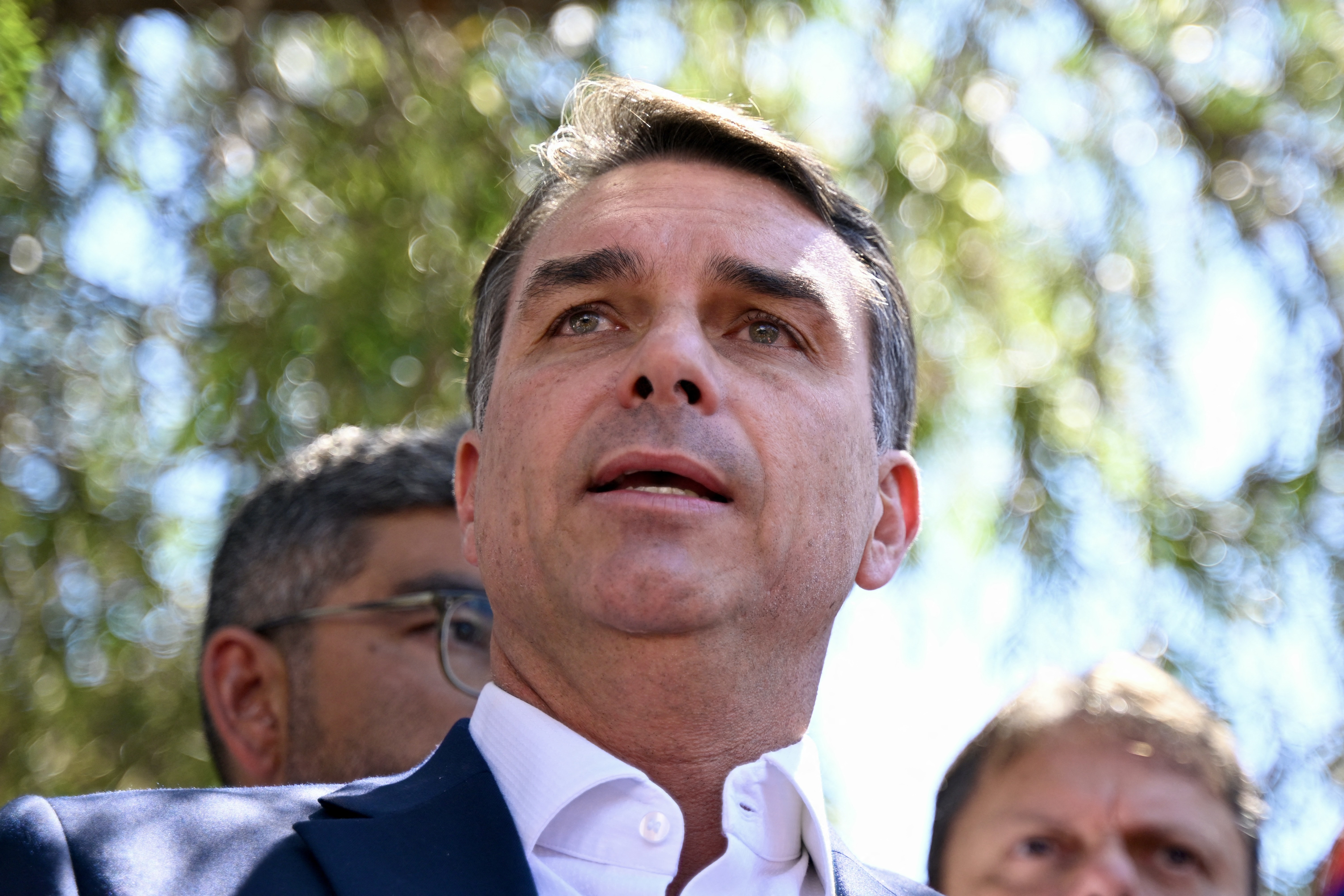 Flávio Bolsonaro fala em fim da reeleição e em estender eventual mandato
